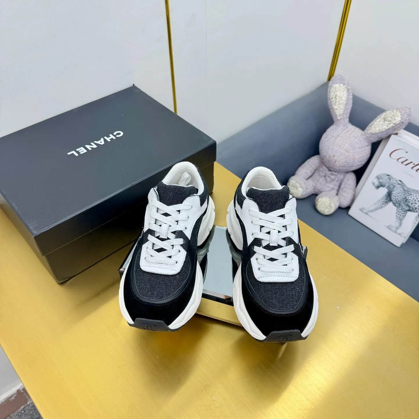 p700🐮🐮Upgraded version, upgraded version, upgraded version! No rebuttal accepted! ! ! ! Chanel Chanel dad shoes, couples' model for men and women - 2025 top casual sneakers in the counter. This classic design; the upper is electro-embroidered with various techniques; ❷The inner lining is made of: original Yangli + net ❸The outsole is based on: the original TPU combination outsole. The full set of boutique packaging for women 35–41